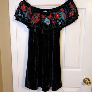 Umgee Black Floral Velvet Off Shoulder Ruffled Neckline Mini Length - size L